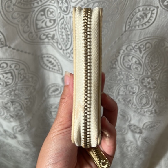 Cream Wallet - Picture 3 of 7